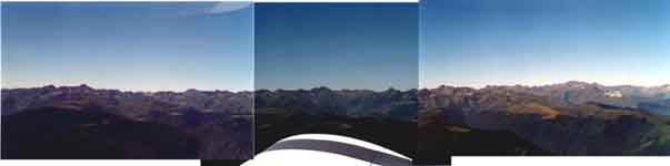 Une vue d'avion sur les Pyrénées